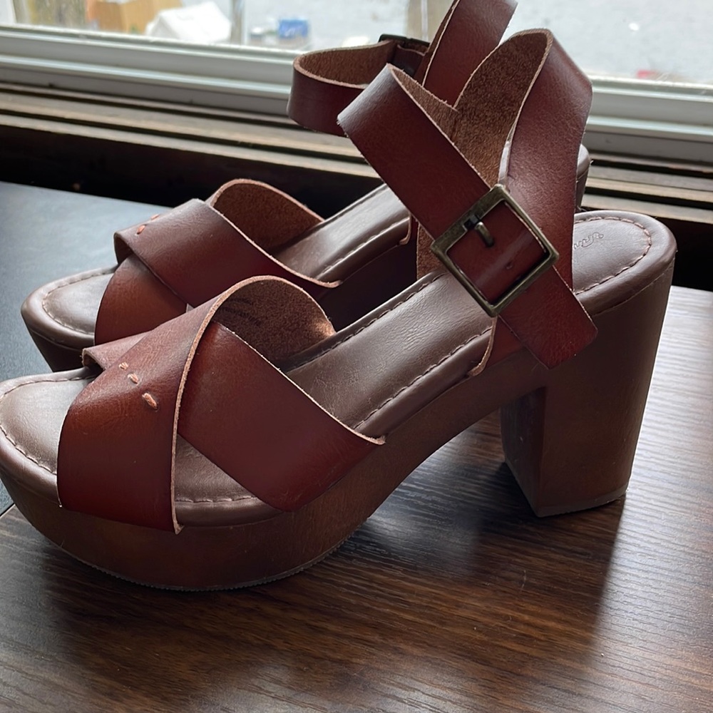 Universal thread clogs